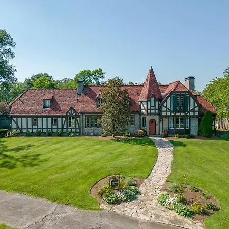 Ivy Hall Home - Great Location!